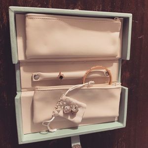 Jewelry case